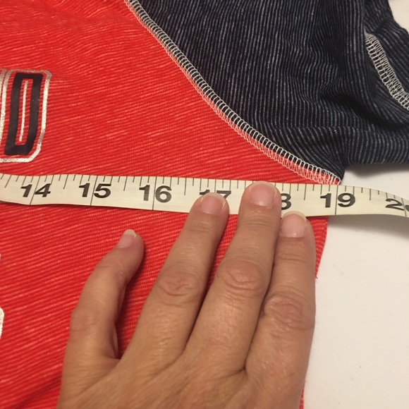 New England Patriots T-shirt v- neck teen 11-13 - Picture 9 of 12